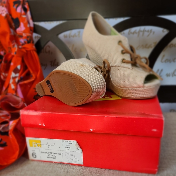 Wedge - Picture 2 of 4